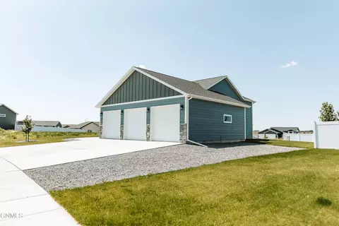 3403 Shamrock Loop, Dickinson, ND 58601 photo 52