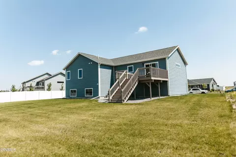 3403 Shamrock Loop, Dickinson, ND 58601 photo 57