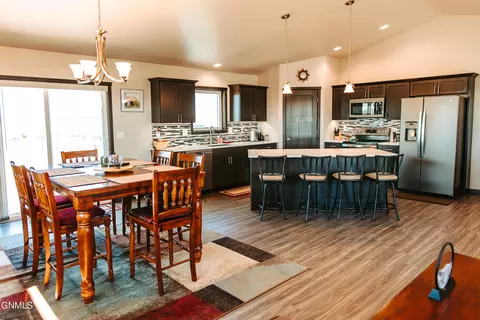 3403 Shamrock Loop, Dickinson, ND 58601 photo 13