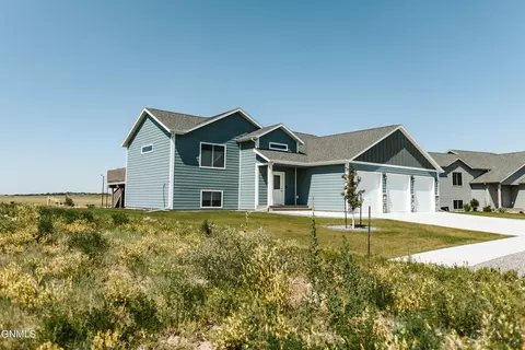 3403 Shamrock Loop, Dickinson, ND 58601 photo 59