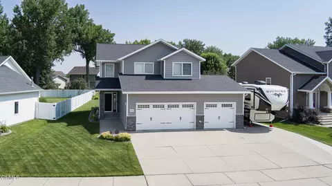 3400 Bay Shore Bnd SE, Mandan, ND 58554