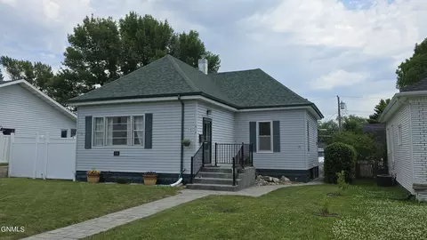 514 2nd Ave E, Williston, ND 58801
