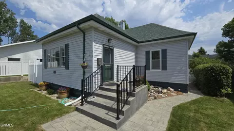 514 2nd Ave E, Williston, ND 58801 photo 3