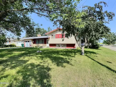 332 5th St NE, Garrison, ND 58540 photo 2