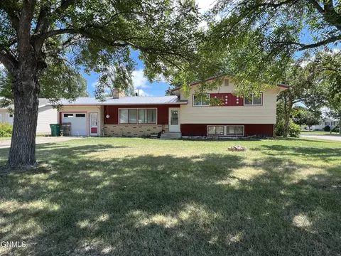 332 5th St NE, Garrison, ND 58540 photo 22