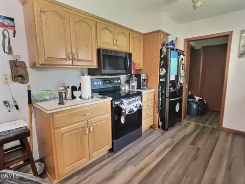 332 5th St NE, Garrison, ND 58540 photo 6