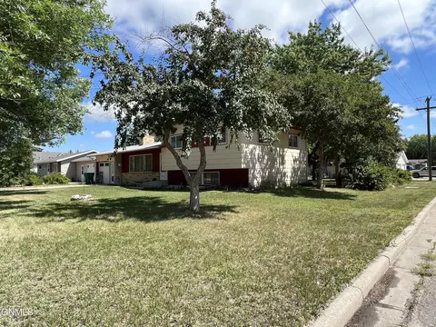 332 5th St NE, Garrison, ND 58540 photo 3