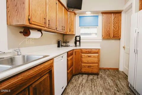 Kitchen - 411 5th Ave W, Edgeley, ND 58433 photo 3 of 7