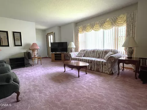 485 3rd St N, Carrington, ND 58421 photo 8