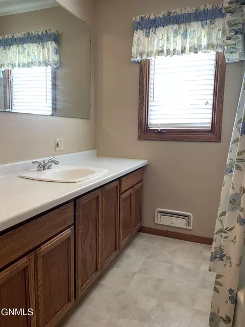 485 3rd St N, Carrington, ND 58421 photo 16