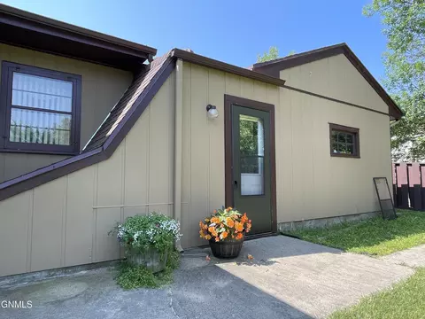 485 3rd St N, Carrington, ND 58421 photo 4