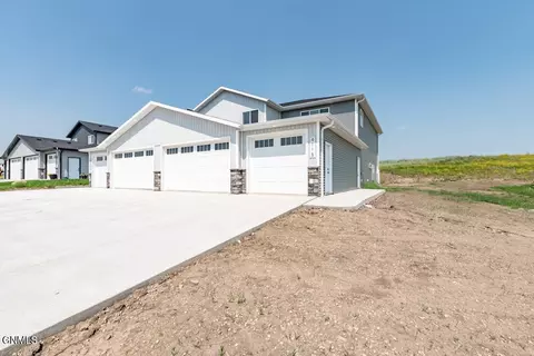 4115 Platinum St, Bismarck, ND 58503
