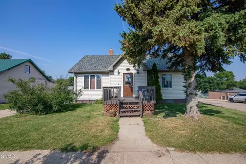 316 4th St N, New Salem, ND 58563