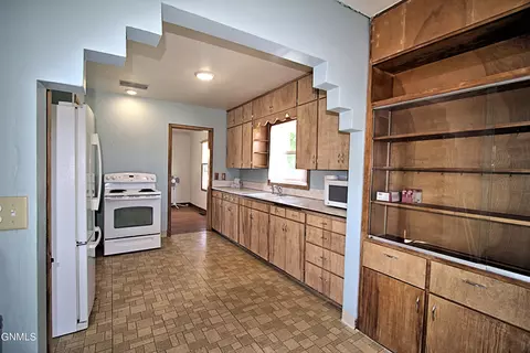 1006 8th Ave W, Williston, ND 58801 photo 11