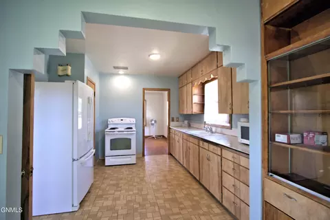 1006 8th Ave W, Williston, ND 58801 photo 10