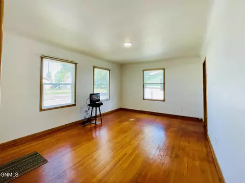 1006 8th Ave W, Williston, ND 58801 photo 7