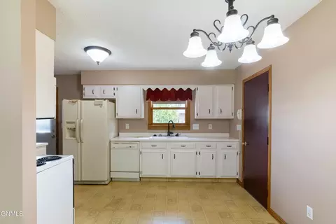 321 3rd St NE, Lamoure, ND 58458 photo 6