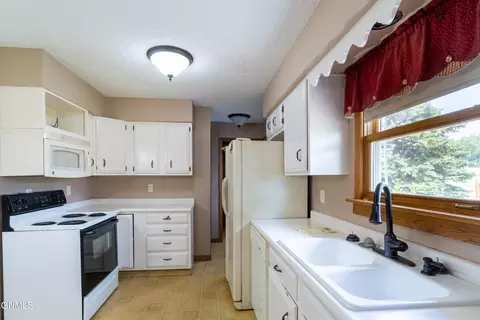 321 3rd St NE, Lamoure, ND 58458 photo 5