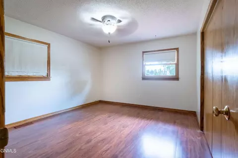 321 3rd St NE, Lamoure, ND 58458 photo 16