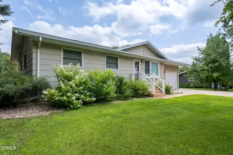 321 3rd St NE, Lamoure, ND 58458 photo 2