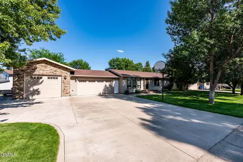 1312 Central Ave N, Beulah, ND 58523