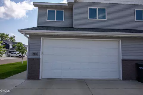 2450 Waterpark Loop SE, Mandan, ND 58554