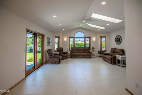 Living - 3147 Devon Dr, Bismarck, ND 58504 photo 3 of 8