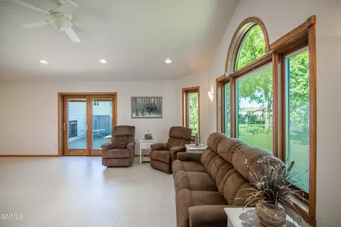 Living - 3147 Devon Dr, Bismarck, ND 58504 photo 8 of 8