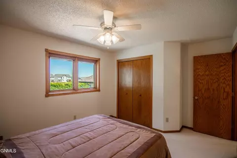 Bedroom - 3147 Devon Dr, Bismarck, ND 58504 photo 4 of 8