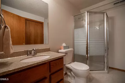 Bath - 3147 Devon Dr, Bismarck, ND 58504 photo 10 of 10