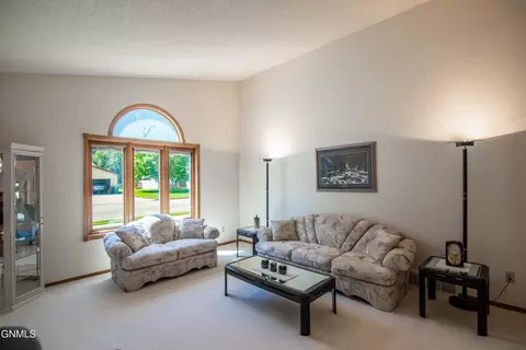 Living - 3147 Devon Dr, Bismarck, ND 58504 photo 2 of 8