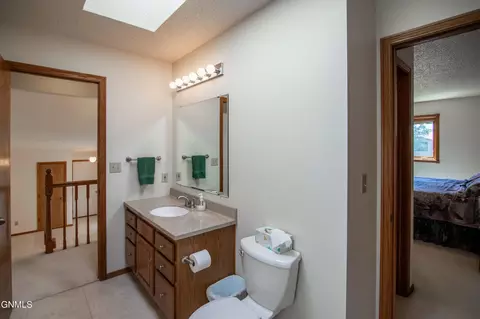 Bath - 3147 Devon Dr, Bismarck, ND 58504 photo 4 of 10