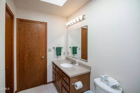 Bath - 3147 Devon Dr, Bismarck, ND 58504 photo 7 of 10
