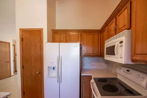 Kitchen - 3147 Devon Dr, Bismarck, ND 58504 photo 3 of 4