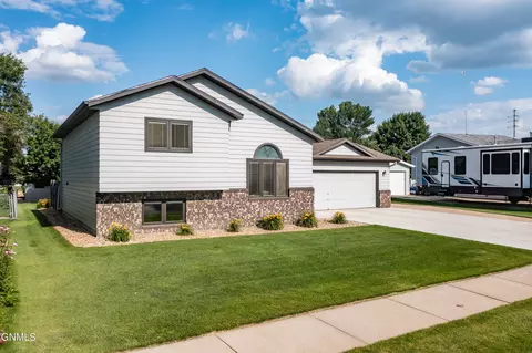 Exterior - 3147 Devon Dr, Bismarck, ND 58504 photo 3 of 19