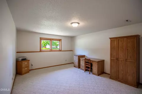 Bedroom - 3147 Devon Dr, Bismarck, ND 58504 photo 5 of 8