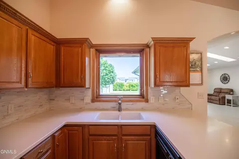 Kitchen - 3147 Devon Dr, Bismarck, ND 58504 photo 4 of 4