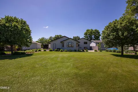 Exterior - 3147 Devon Dr, Bismarck, ND 58504 photo 13 of 19