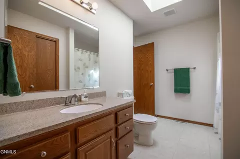 Bath - 3147 Devon Dr, Bismarck, ND 58504 photo 8 of 10