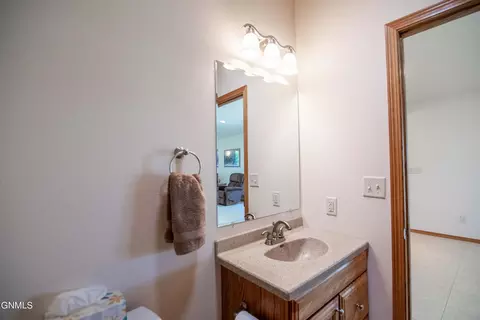 Bath - 3147 Devon Dr, Bismarck, ND 58504 photo 2 of 10