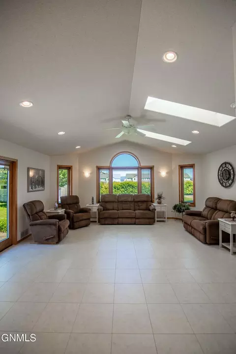 Living - 3147 Devon Dr, Bismarck, ND 58504 photo 5 of 8