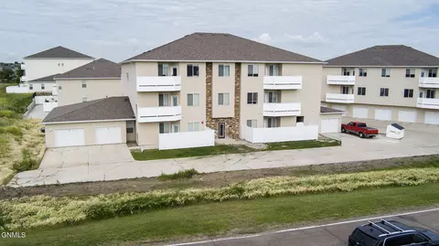 4912 Ottawa St, Bismarck, ND 58503