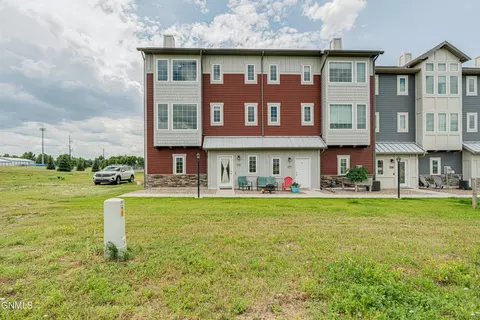 3162 Sullivan Loop, Lincoln, ND 58504