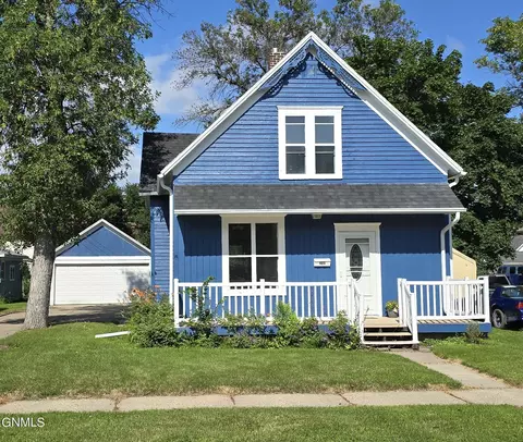 405 2nd Ave NW, Jamestown, ND 58401