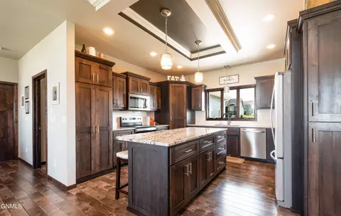 4622 Grey Hawk Ln, Bismarck, ND 58503 photo 9