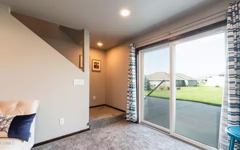4622 Grey Hawk Ln, Bismarck, ND 58503 photo 21