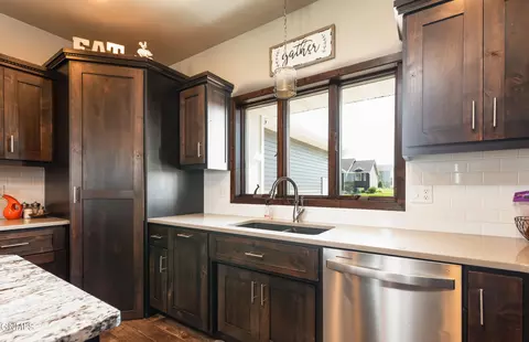 4622 Grey Hawk Ln, Bismarck, ND 58503 photo 11