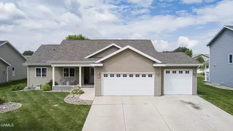 318 Marietta Dr, Bismarck, ND 58504