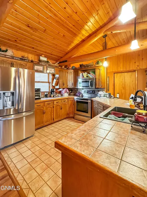 Kitchen - 5771 137th Ave NW, Williston, ND 58801 photo 3 of 3