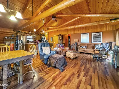 Living - 5771 137th Ave NW, Williston, ND 58801 photo 3 of 7
